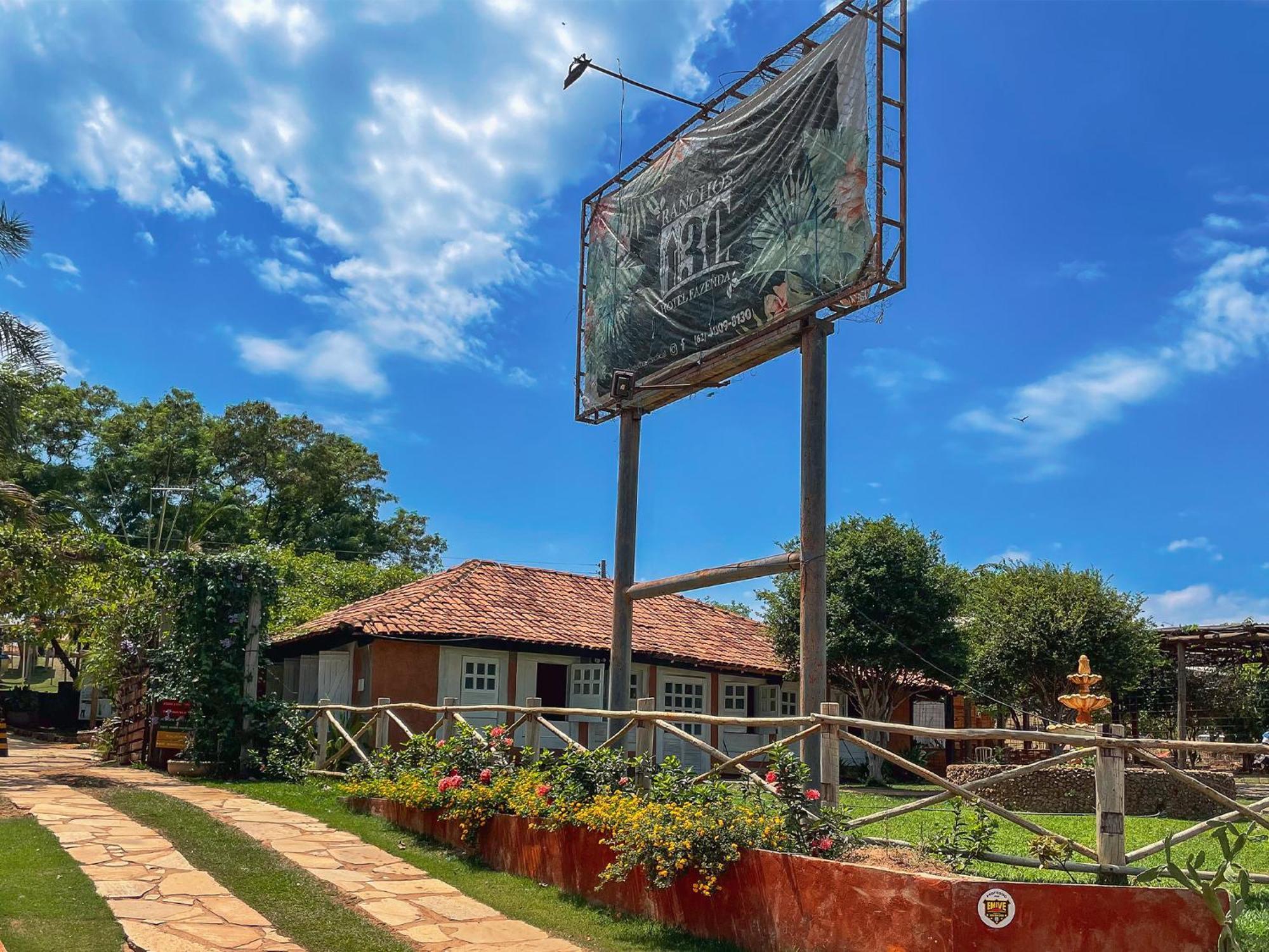 Ranchos 30 Hotel Fazenda Hidrolandia  Экстерьер фото